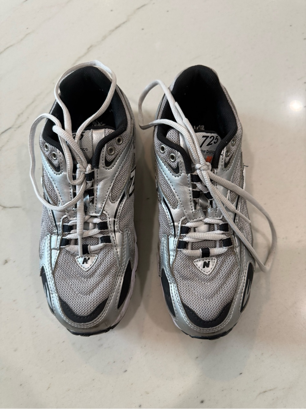 New Balance Men's Silver and Black 725 Athletic Sneakers